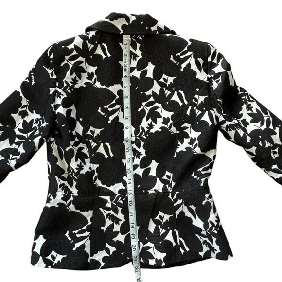 WHBM Brocade Black & White Zipper Jacket Coat size 0 xs - Picture 3 of 12